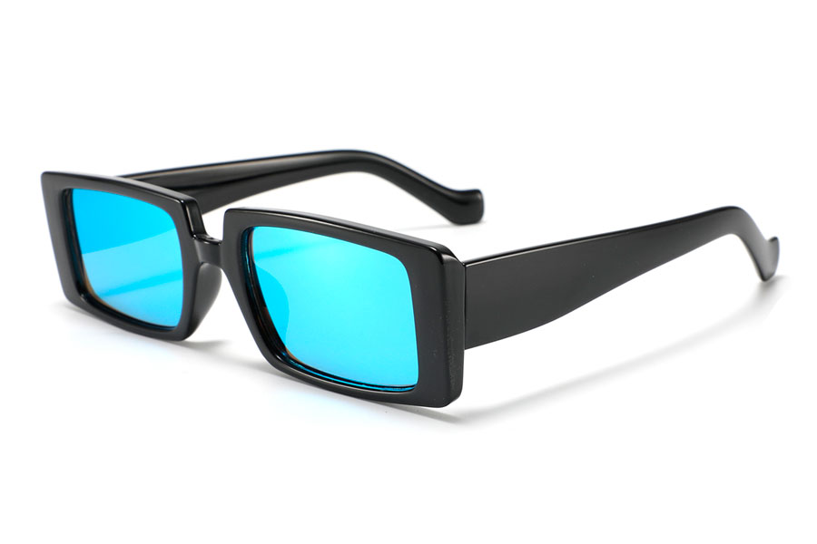 Sommerens modesolbrille i firkantet smalt aflangt design. Solbrillen er blank sort med isblÃ¥ spejlglas. | solbriller_maend