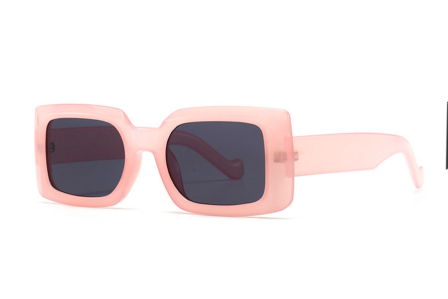Lyserød retro solbrille i firkantet design. Solbrillen er i kraftig god kvalitet med meget brede stænger, som giver god sidebeskyttelse | oversize_store_solbriller