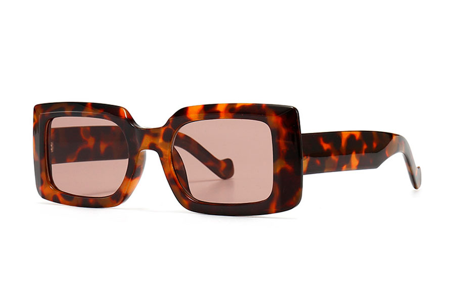 Solbrille som vi kender fra de helt store modehuse og fra tidens stil ikoner som bla. Audrey Hepburn, Grace Kelly og Jackie Kennedy | firkantet-solbriller