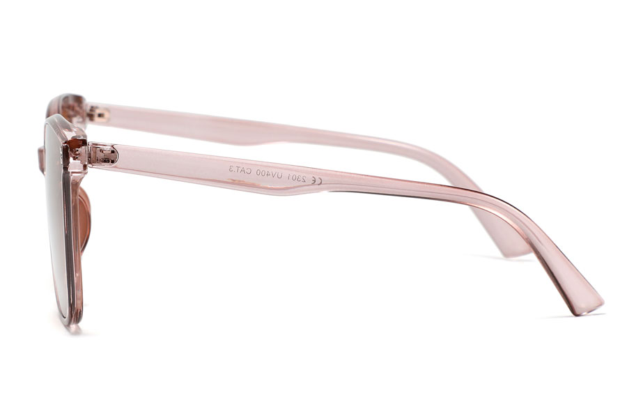 Solbrille hvor stellet er transparent i en lys og let beige nuance. Glassene er lysebrune | solbriller_kvinder-3
