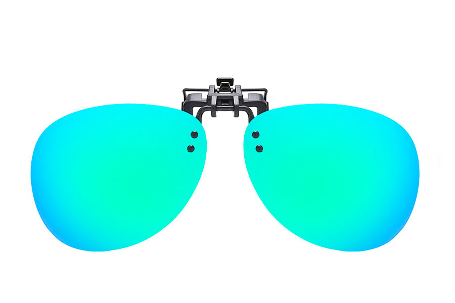 Glassene er polaroid glas i grøn-blå spejlglas. Clips denne solbrille ovenpå dine alm. briller, passer på stort set alle brille modeller. | polaroid_solbriller