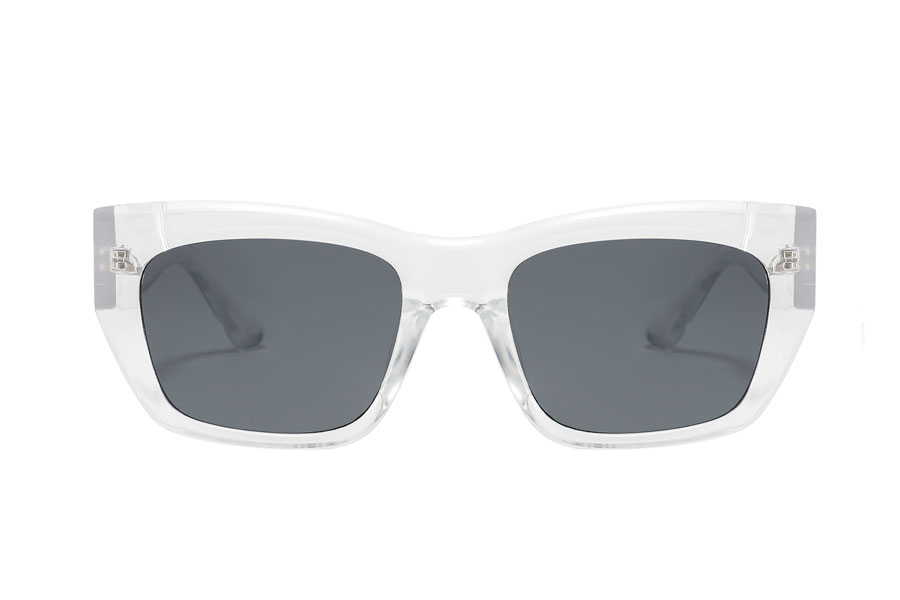Kraftig robust solrbille i klar transparent stel. Solbrillen har kant og et let cateye design med en smule spids i hjørnerne. | solbriller_kvinder-2