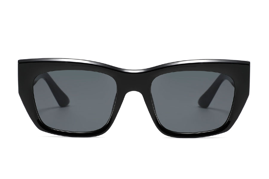 Kraftig robust solbrille i sort blank stel. Solbrillen har kant og et let cateye design med en smule spids i hjørnerne | search-2