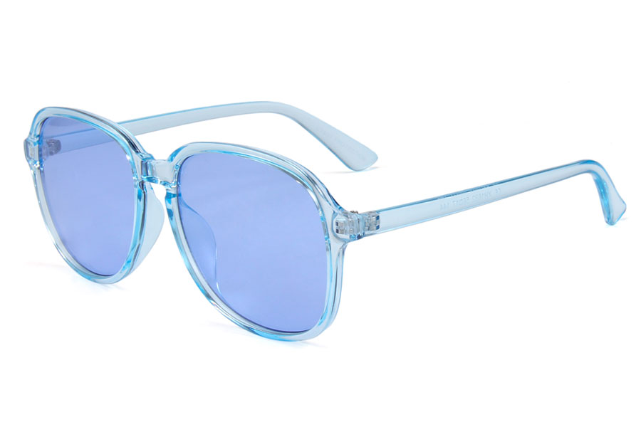 Stellet er blå transparent med blå glas. Tidens stil ikoner som bla. Audrey Hepburn, Grace Kelly og Jackie Kennedy | festival-solbriller