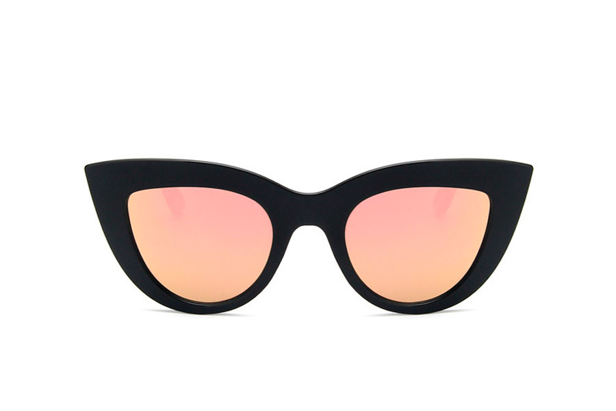 Sort cateye solbrille med spejlglas i fersken-lilla nuancer. Kraftigt og bredt design med spidser hjørner og runde former | solbriller_kvinder-2