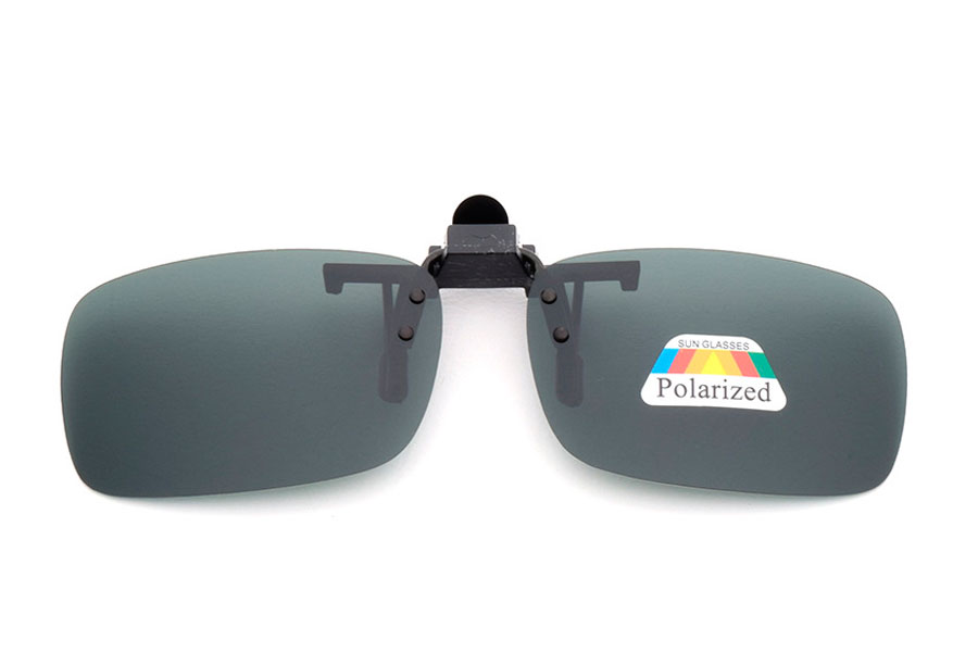 Polaroid clip-on solbrille med grøn-sorte glas i aflangt design. | polaroid_solbriller