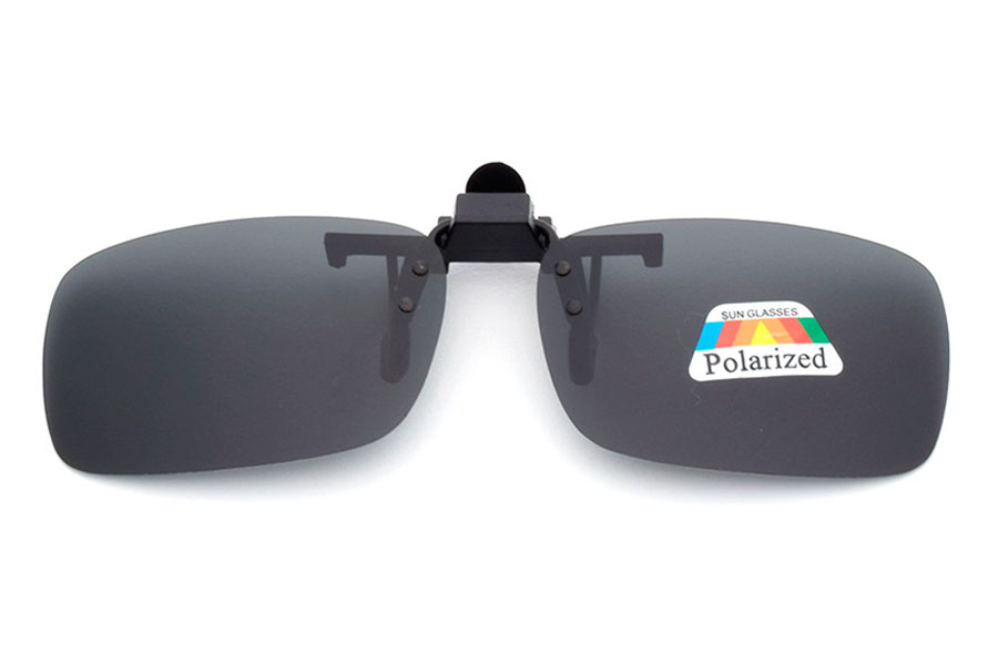 Polaroid clip-on solbrille i mørke glas. Clip-on solbrillen passer oven på dine hverdagsbriller | polaroid_solbriller