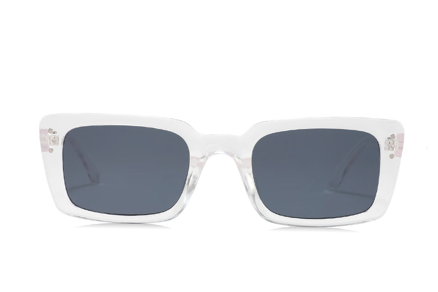 Aflang firkantet modesolbrille i klar transparent stel. Flot og enkelt design til den mere klassiske modebevidste kvinde | festival-solbriller-2