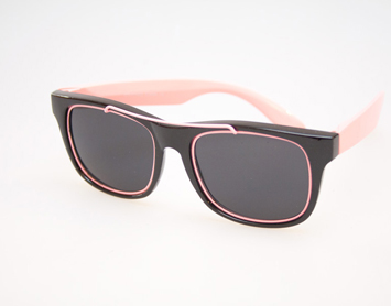 Wayfarer agtig solbrille med lyserød metal detalje. Club kids model | wayfarer_solbriller