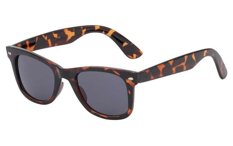 LILLE MODEL Wayfarer solbrille i tortoise / skildpadde brun med meget mÃ¸rkt glas | solbriller_med_moerkt_glas
