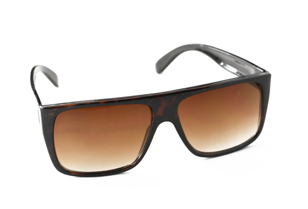 Klassisk tortoise brun solbrille i enkelt design | 