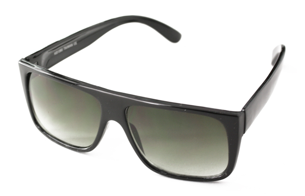 Sort macho solbrille i enkelt design | 
