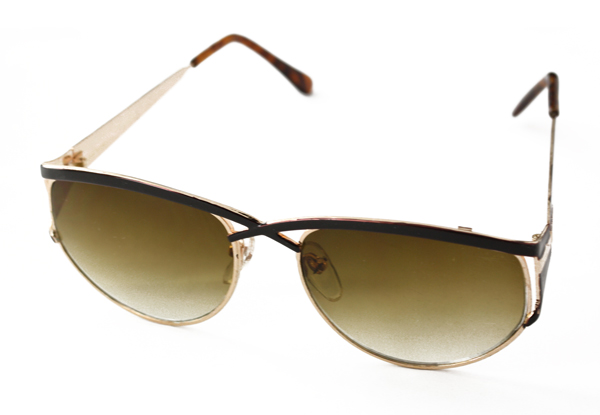 Solbrille i guld og sort metal design | enkelt-klassisk-design