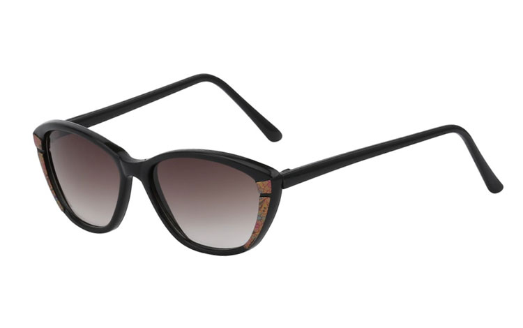 Smuk cateye solbrille. Sort med guld  - Design nr. 3407