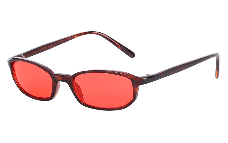 Solbrille i smalt mørkebrunt stel med røde glas - Design nr. s3608