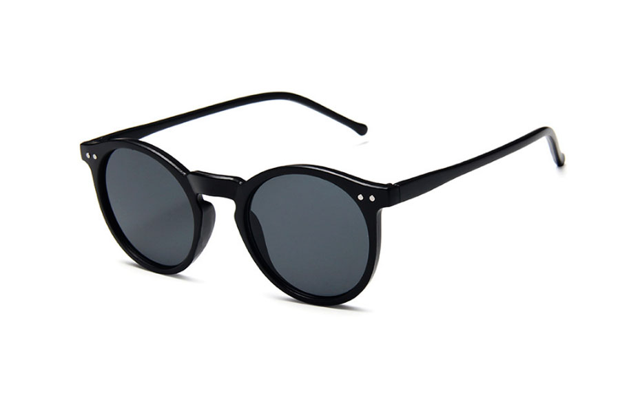 Rund solbrille i mat sort stel med mørke grå-sorte glas. - Design nr. s4161
