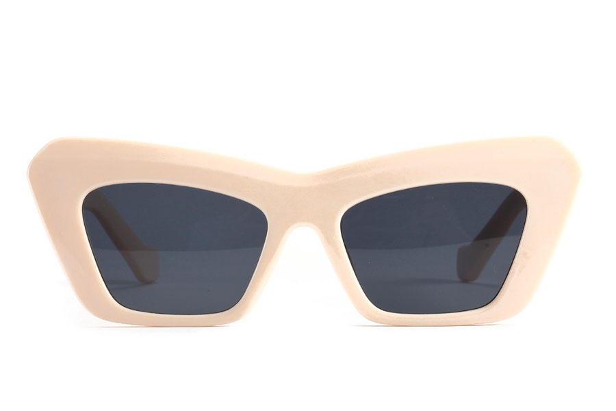 Cremefarvet cateye solbrille i kraftig stel design - Design nr. 4228