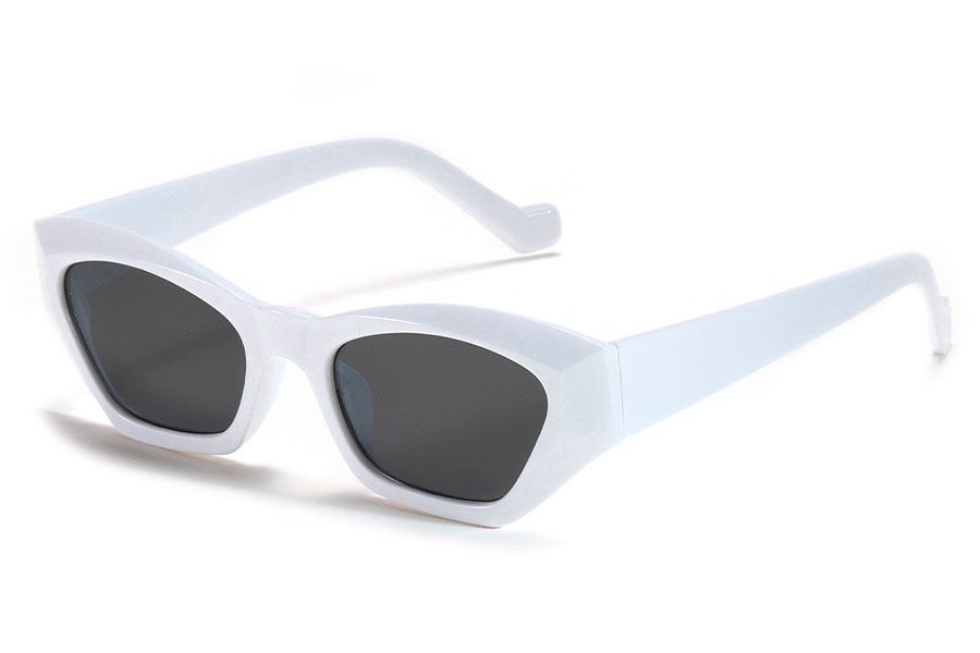 Hvid cateye solbrille med kantede kanter - Design nr. 4236